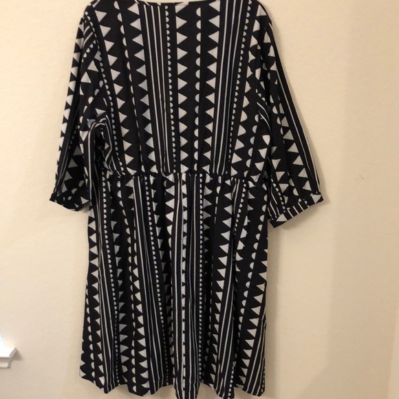 BloomChic Black and White Geometric Pattern Dress NWOT 18-20 - Picture 10 of 13